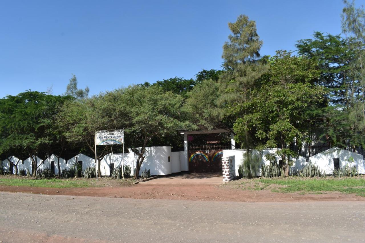 Rainbow Executive Lodge Boma la Ngombe Exterior photo